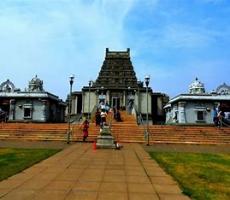 1 Green and 1 Red visit to the Shri Venkateswara Balaji Temple